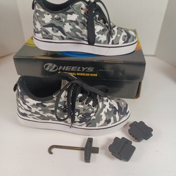 Heelys Pro 20 Prints Skate Shoes Youth Sz 4 Camo Charcoal Gray w/ Box Caps Tool - Picture 1 of 6